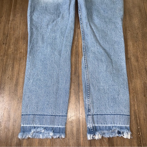 Abercrombie Curve Love High Rise Mom Jean - Picture 12 of 12